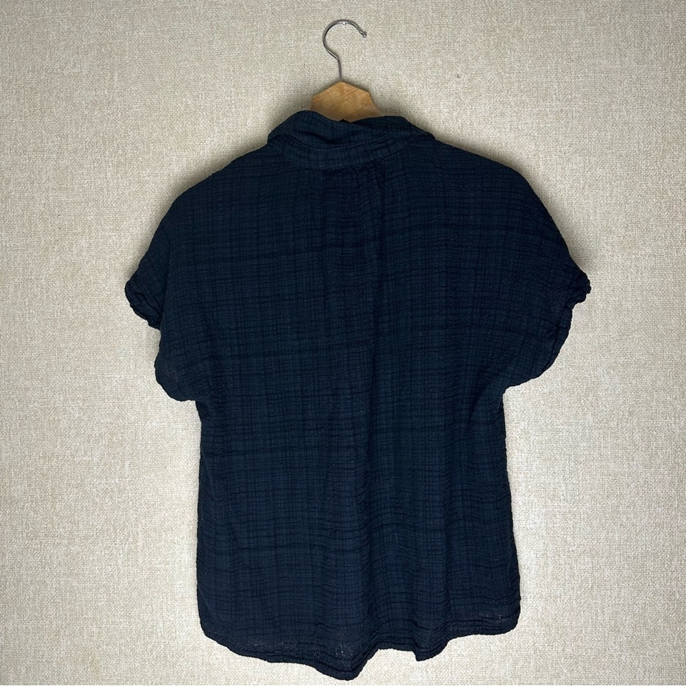 Cloth & Stone Button Up Top Size Small - Picture 3 of 4